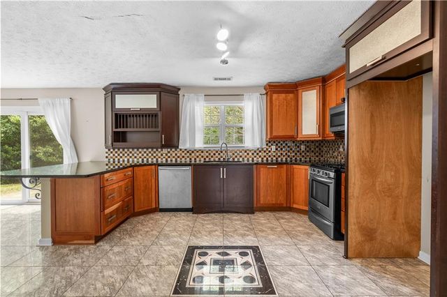 542 Staghorn Lane, Suwanee, GA 30024