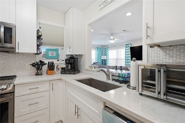 1001 Cape Velero Dr C-2, Rockport, TX 78382