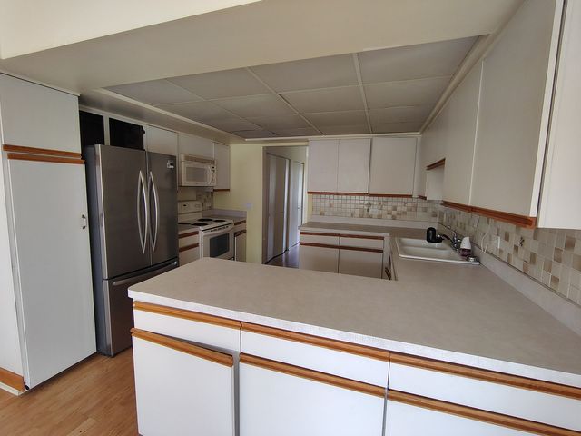 1490 Avignon Court, Highland Park, IL 60035