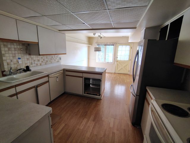 1490 Avignon Court, Highland Park, IL 60035