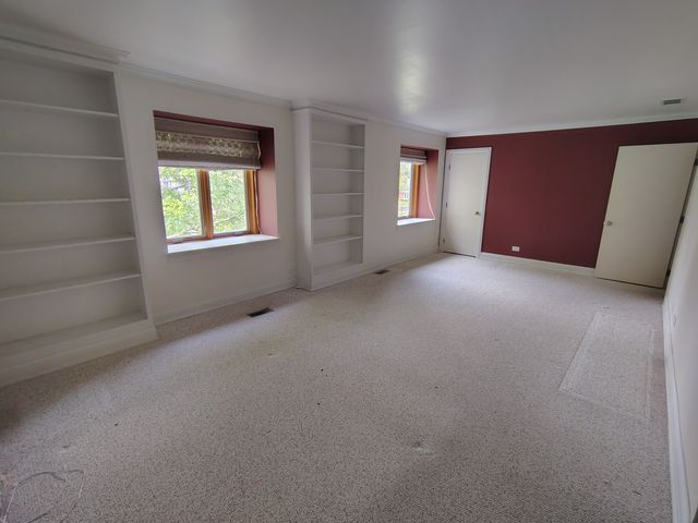 1490 Avignon Court, Highland Park, IL 60035