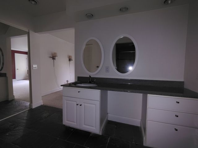 1490 Avignon Court, Highland Park, IL 60035