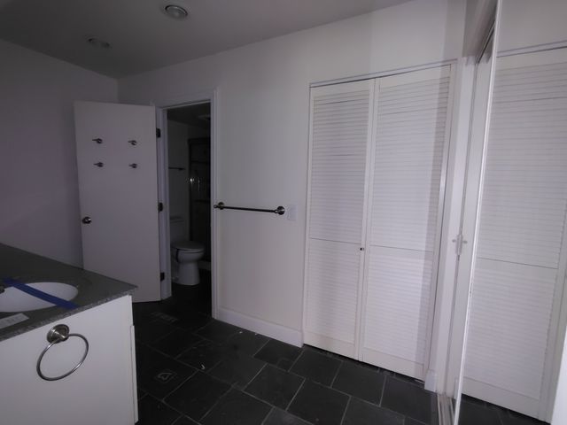 1490 Avignon Court, Highland Park, IL 60035