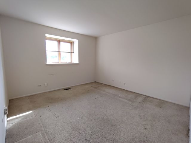 1490 Avignon Court, Highland Park, IL 60035