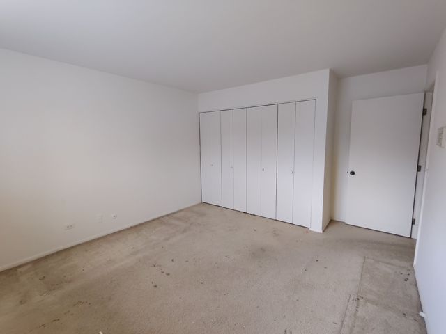 1490 Avignon Court, Highland Park, IL 60035