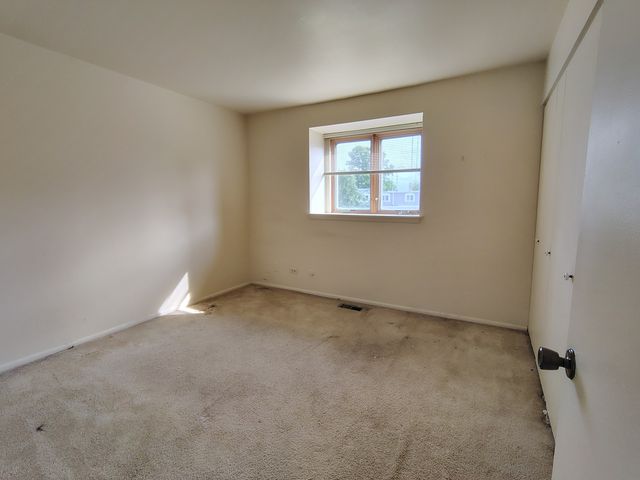 1490 Avignon Court, Highland Park, IL 60035