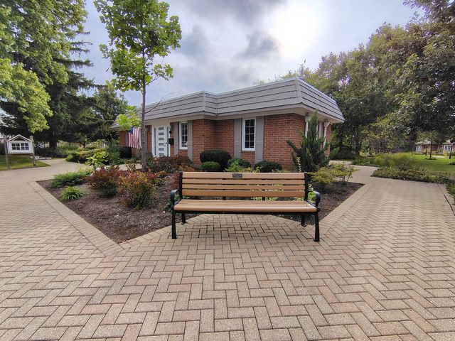 1490 Avignon Court, Highland Park, IL 60035