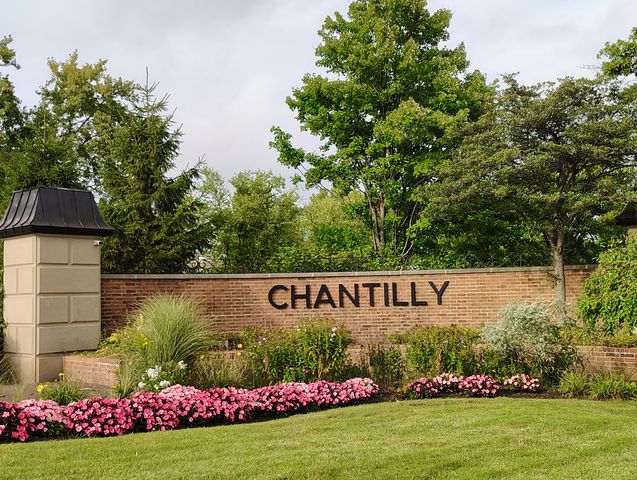 1490 Avignon Court, Highland Park, IL 60035