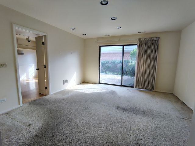 1490 Avignon Court, Highland Park, IL 60035