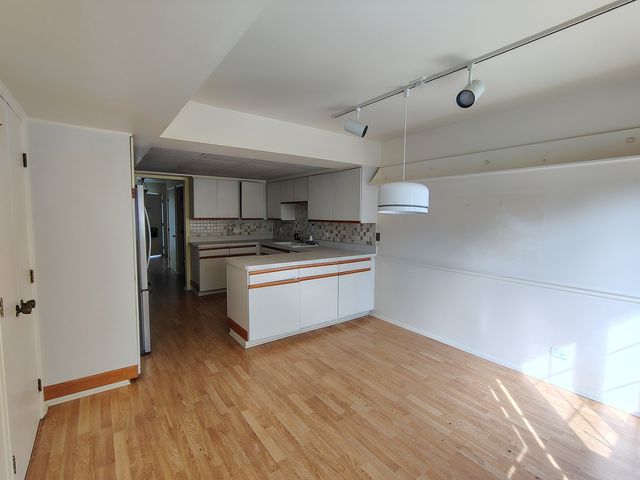 1490 Avignon Court, Highland Park, IL 60035