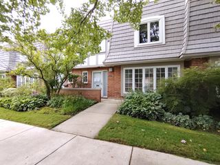 1490 Avignon Court, Highland Park, IL 60035