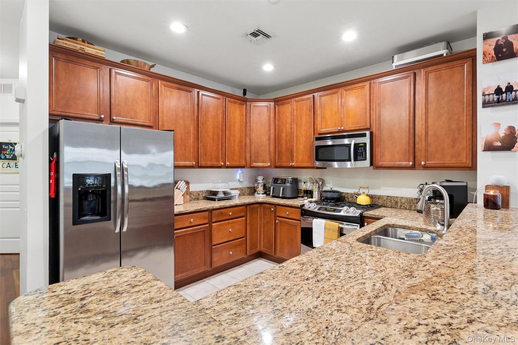 19 Strangford Court 110, Oceanside, NY 11572 — photo 5