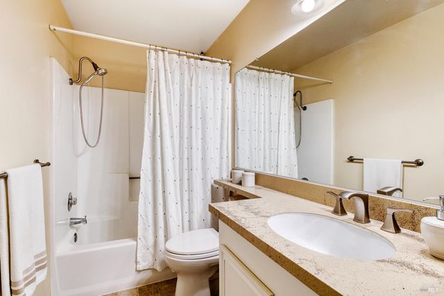 29 Sailmaker Ct, San Rafael, CA 94903