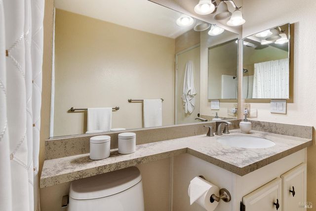 29 Sailmaker Ct, San Rafael, CA 94903