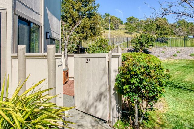 29 Sailmaker Ct, San Rafael, CA 94903