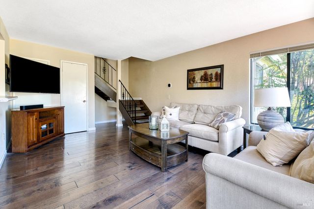 29 Sailmaker Ct, San Rafael, CA 94903