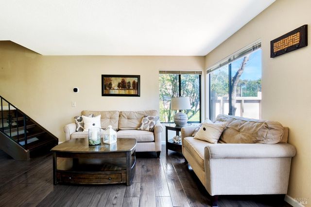 29 Sailmaker Ct, San Rafael, CA 94903