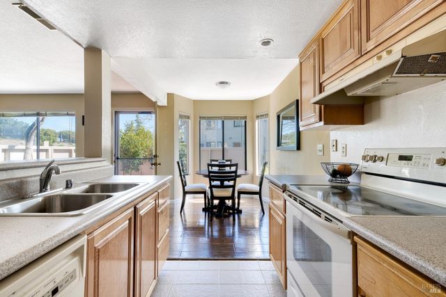 29 Sailmaker Ct, San Rafael, CA 94903