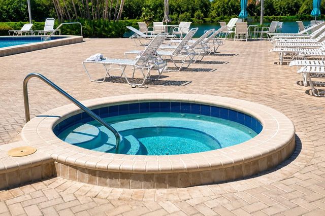 9950 62ND TERRACE N 315, St Petersburg, FL 33708