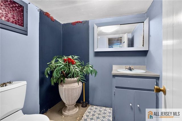 117 Kendall Drive, Parlin, NJ 08859
