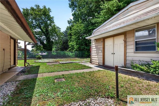 117 Kendall Drive, Parlin, NJ 08859