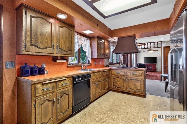 117 Kendall Drive, Parlin, NJ 08859