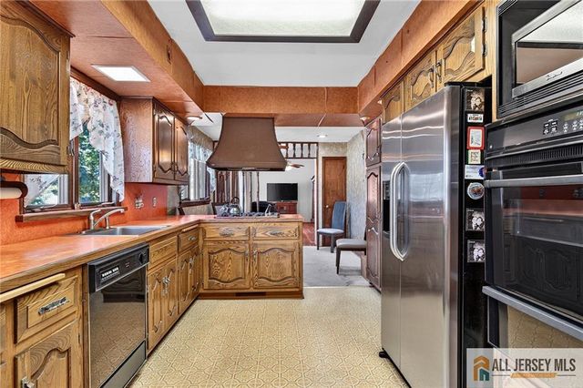 117 Kendall Drive, Parlin, NJ 08859