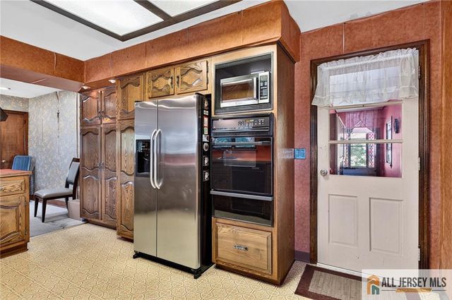 117 Kendall Drive, Parlin, NJ 08859
