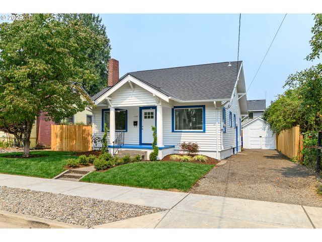 240 E CLARENDON St, Gladstone, OR 97027