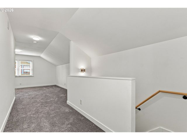 240 E CLARENDON St, Gladstone, OR 97027