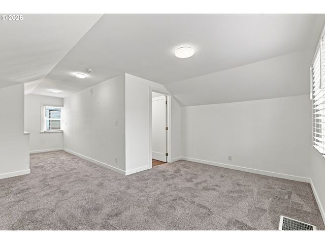 240 E CLARENDON St, Gladstone, OR 97027