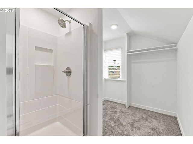 240 E CLARENDON St, Gladstone, OR 97027