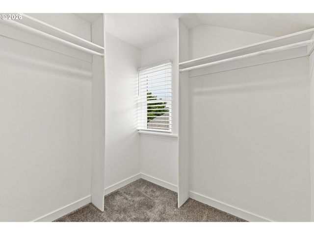240 E CLARENDON St, Gladstone, OR 97027