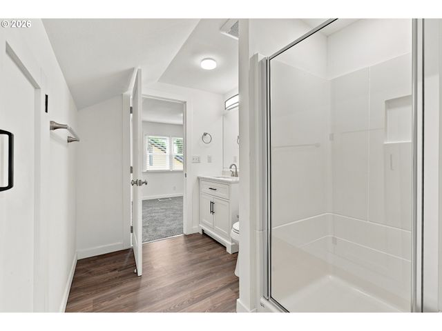 240 E CLARENDON St, Gladstone, OR 97027