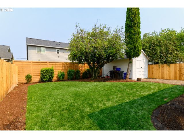240 E CLARENDON St, Gladstone, OR 97027