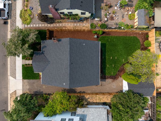 240 E CLARENDON St, Gladstone, OR 97027