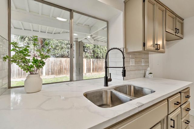 7330 N Woodrow Avenue, Fresno, CA 93720