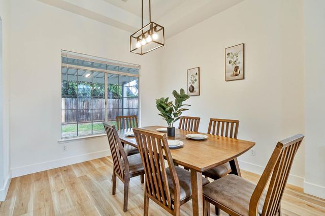 7330 N Woodrow Avenue, Fresno, CA 93720