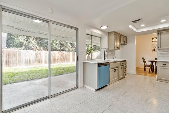 7330 N Woodrow Avenue, Fresno, CA 93720