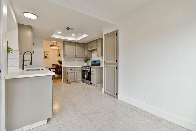 7330 N Woodrow Avenue, Fresno, CA 93720