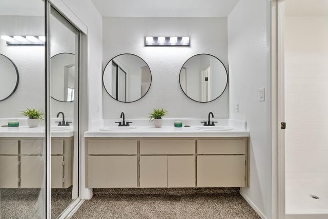 7330 N Woodrow Avenue, Fresno, CA 93720