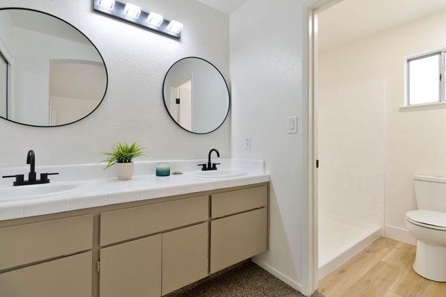 7330 N Woodrow Avenue, Fresno, CA 93720