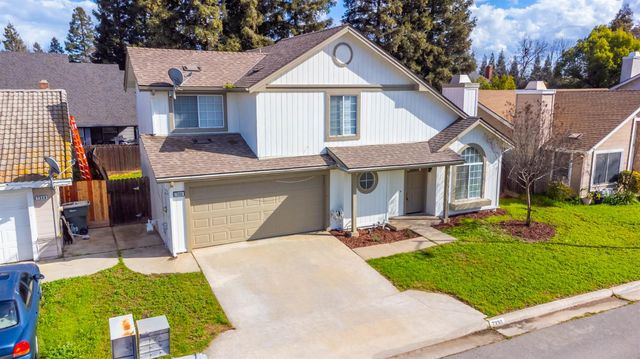 7330 N Woodrow Avenue, Fresno, CA 93720