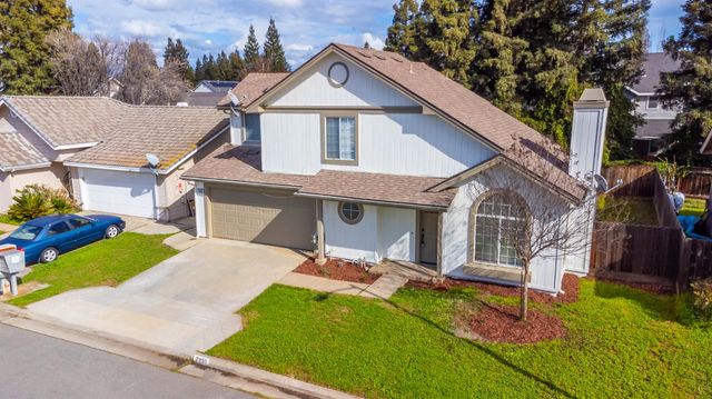 7330 N Woodrow Avenue, Fresno, CA 93720