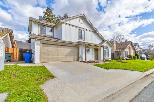 7330 N Woodrow Avenue, Fresno, CA 93720
