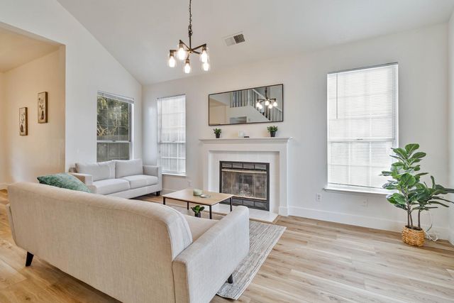 7330 N Woodrow Avenue, Fresno, CA 93720