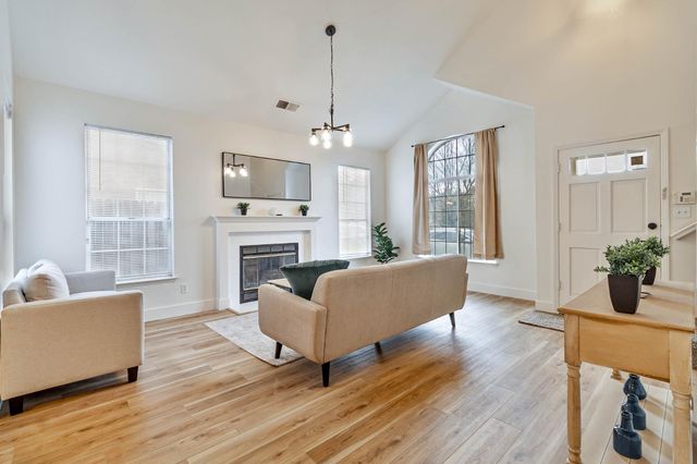 7330 N Woodrow Avenue, Fresno, CA 93720