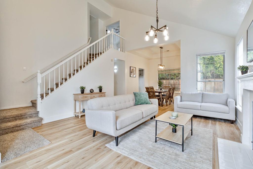 Image 4 of property listing at 7330 N Woodrow Avenue, Fresno, CA 93720