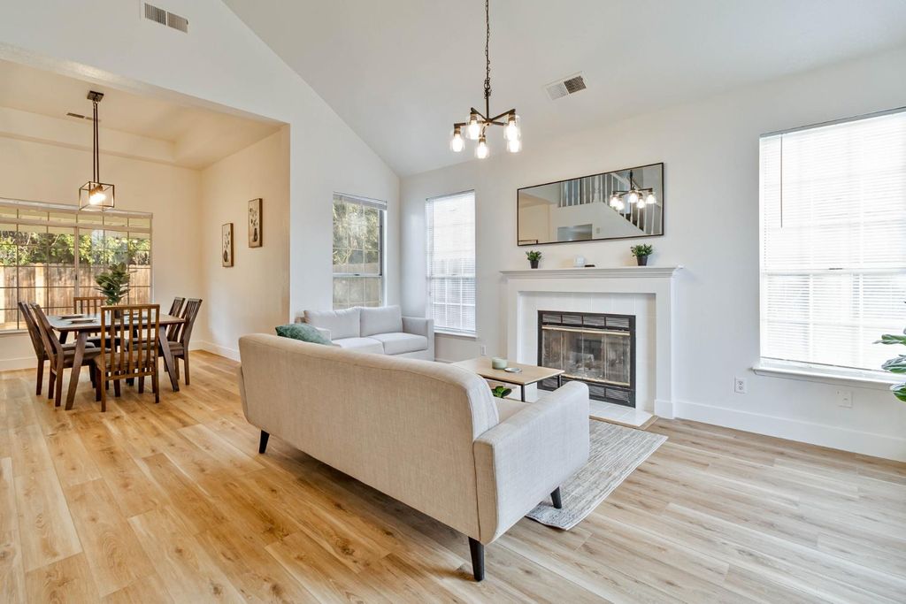 Image 6 of property listing at 7330 N Woodrow Avenue, Fresno, CA 93720