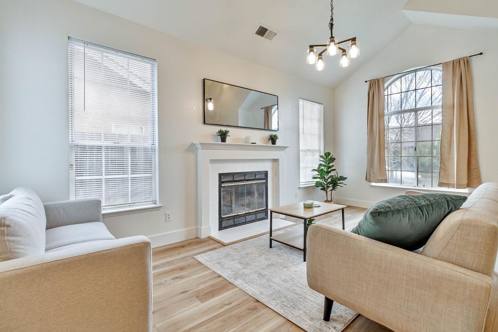 Image 8 of property listing at 7330 N Woodrow Avenue, Fresno, CA 93720